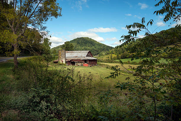 istock Country barn in North Carolina 519327833