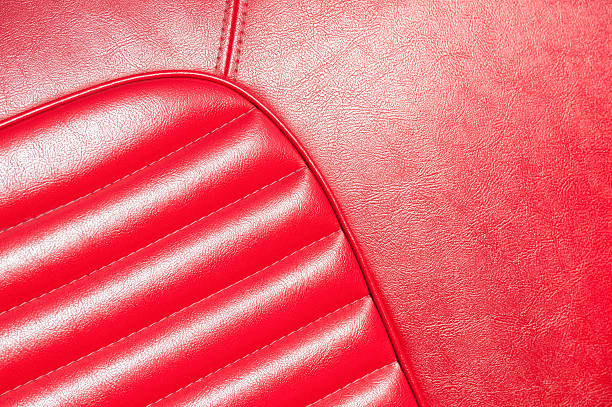 detalhe de couro vermelho - car leather hide seat - fotografias e filmes do acervo