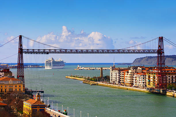 widok getxo i most wiszący - cruise ship river ship passenger ship zdjęcia i obrazy z banku zdjęć