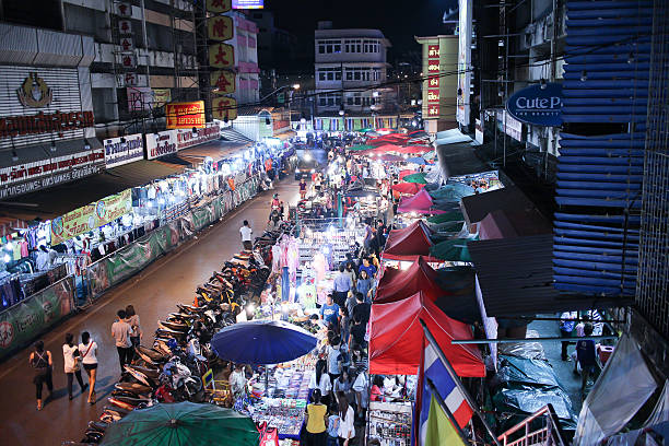 Night shot of Warorot Market Chiangmai, Thailand -March 2  2016: Night shot of Warorot Market (Kad Luang). Tradition product Market for Tourist and Local people. Chiangmai, thailand. warorot stock pictures, royalty-free photos & images