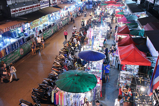 Night shot of Warorot Market Chiangmai, Thailand -March 2  2016: Night shot of Warorot Market (Kad Luang). Tradition product Market for Tourist and Local people. Chiangmai, thailand. warorot stock pictures, royalty-free photos & images