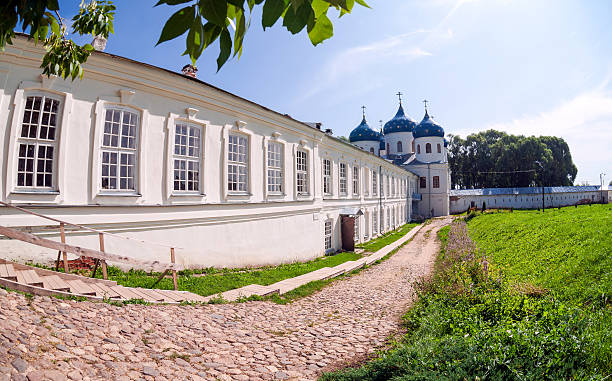 монастырь святого георгия в veliky novgorod, россия - monkhood стоковые фото и изображения