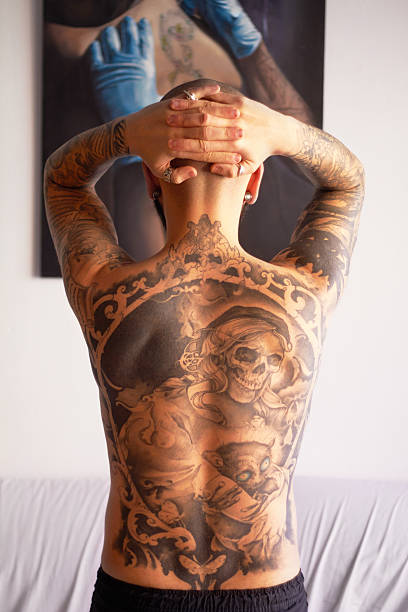 meu corpo de trabalho - tattoo men profile punk imagens e fotografias de stock