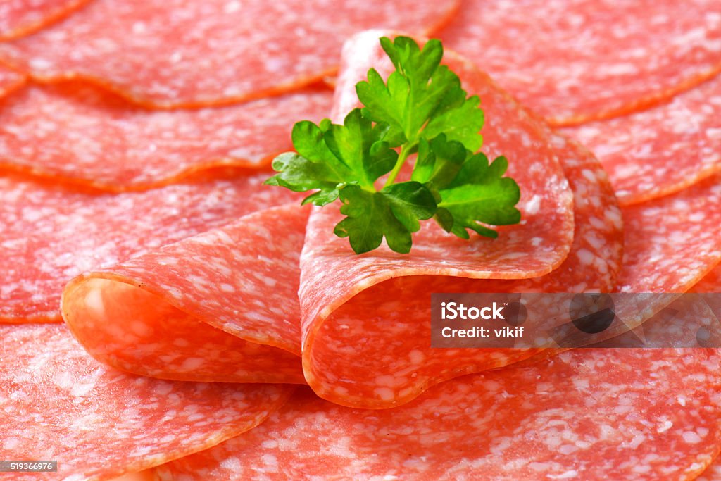 Salame rebanadas - Foto de stock de Alimento libre de derechos