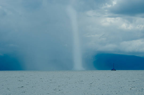 スパウト - ship storm thunderstorm water ストックフォトと画像