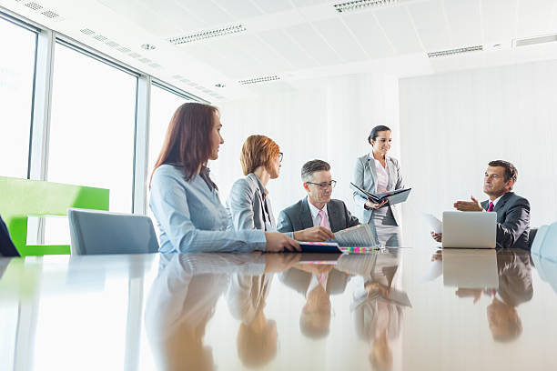 istock Businesspeople in a meeting 519386223
