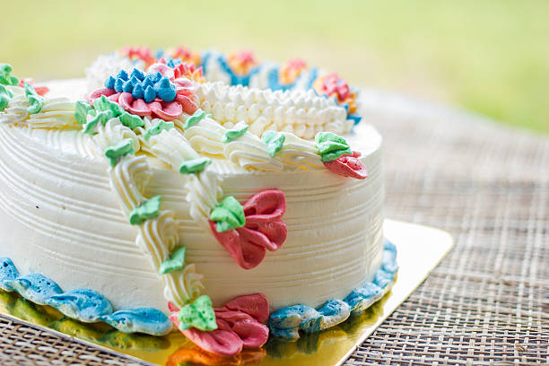 splendida torta di compleanno - cake multi colored layered photography foto e immagini stock