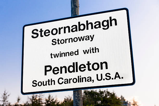 istock Bilingual gaelic english road sign 519408071