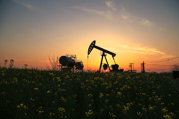 istock Oil recovery well 519422650