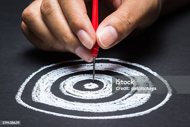 La Exactitud Foto de stock y más banco de imágenes de Afilado - Afilado, Apuntar, Aspiraciones