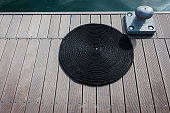 gerollte-seil-schwarz-auf-deck.jpg?b=1&s