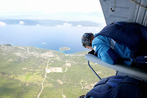 스카이다이빙 점수보기 - skydiving parachute parachuting helicopter 뉴스 사진 이미지