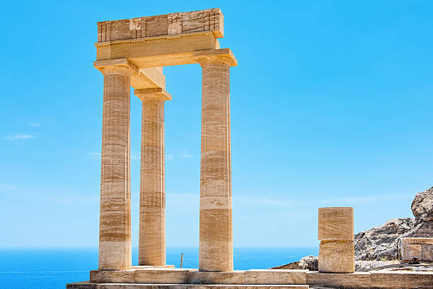 akropolis von lindos. rhodos, griechenland - social history minerva past ancient stock-fotos und bilder