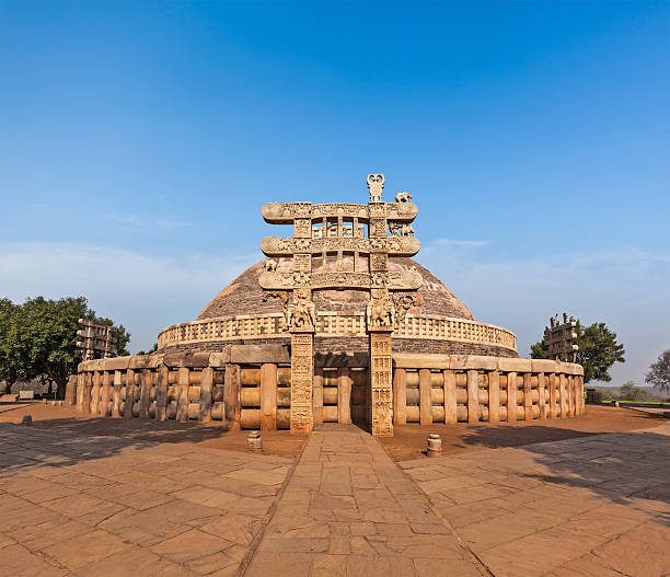 grande estupa. sanchi, madhya pradesh, índia - stupa - fotografias e filmes do acervo
