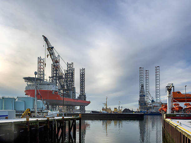 jack up de esbjerg de plataforma de petróleo, dinamarca - the game of operation imagens e fotografias de stock