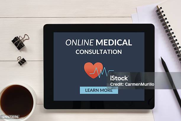 Onlinemedizinische Beratung Konzept Auf Tabletpcbildschirm Mit Büromaterialien Stockfoto und mehr Bilder von Ansicht von oben