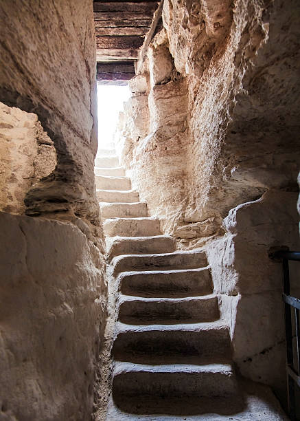 antiche scale di pietra - rock staircases foto e immagini stock