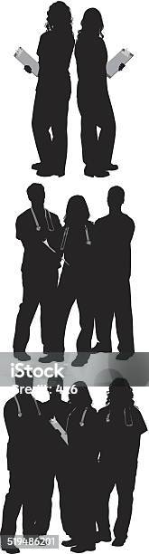 Ilustración de Grupos De Médico Y Pacientes y más Vectores Libres de Derechos de Silueta - Silueta, Doctor, Personal de enfermería
