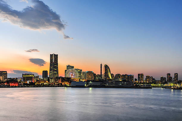 yokohama città al tramonto - landmark tower tokyo prefecture japan asia foto e immagini stock