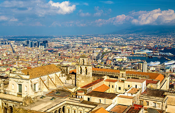 vista del certosa di san martino en nápoles - elmo fotografías e imágenes de stock