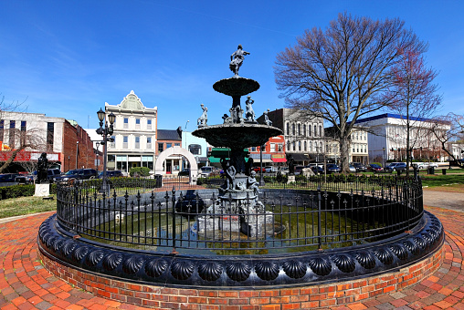 Fountain Square in downtown Bowling Green. Bowling Green is a city in and the county seat of Warren County, Kentucky, United States. As of 2014, its population of 62,479 made it the third most-populous city in the state after Louisville and Lexingto