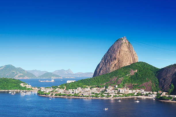 quartier urca - rio de janeiro sugarloaf mountain beach urca photos et images de collection