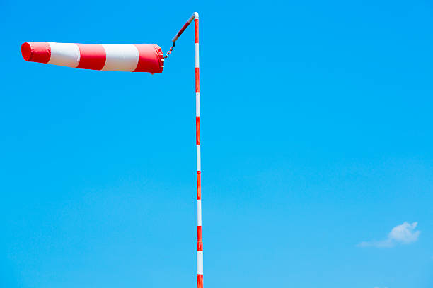 manga de viento - windsock sky natural phenomenon gale fotografías e imágenes de stock