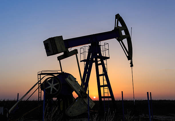 istock Operating oil and gas well 519529815