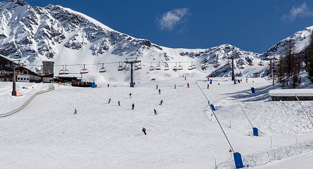 Skiing in Pila Easy ski slope in Pila, Valle d'Aosta pila stock pictures, royalty-free photos & images