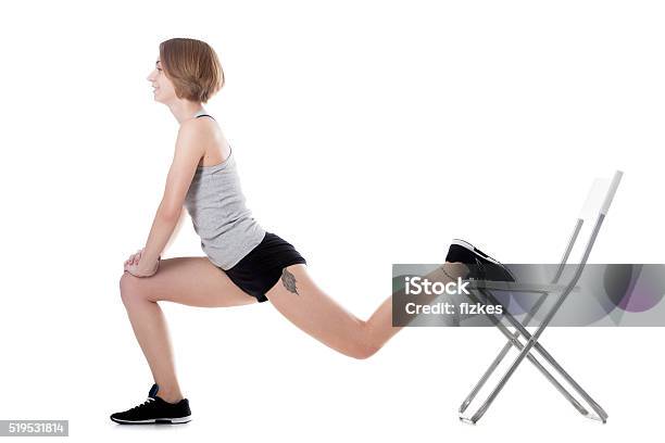 Foto de Mulher De Aptidão De Treino Esportivo e mais fotos de stock de Cadeira - Cadeira, Exercício de relaxamento, Exercício físico