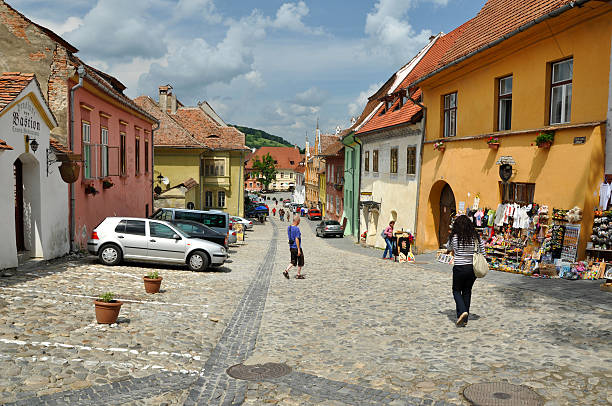 観光客が訪れる街のユネスコシテダル sighisoara - segesvar ストックフォトと画像