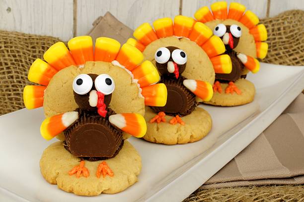 istock Thanksgiving turkey shaped cookies 519550603
