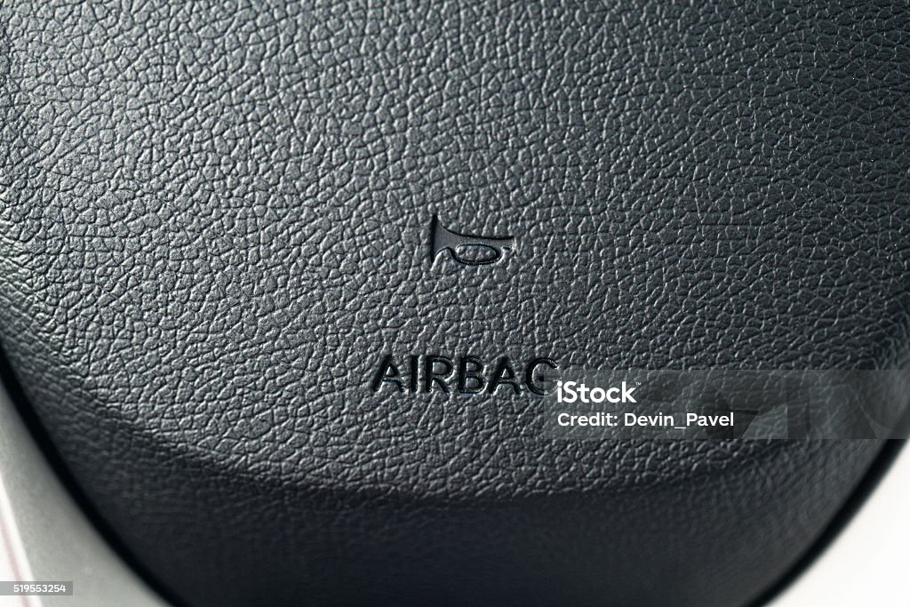 Bolsa de aire en el volante del automóvil - Foto de stock de Airbag libre de derechos