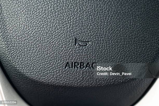 Bolsa De Aire En El Volante Del Automóvil Foto de stock y más banco de imágenes de Airbag - Airbag, Coche, Fotografía - Imágenes