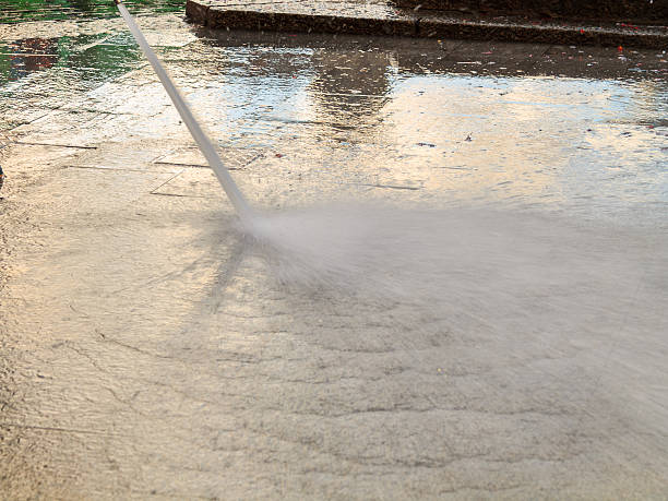 istock Water under pressure from a cleaning hose 519555557