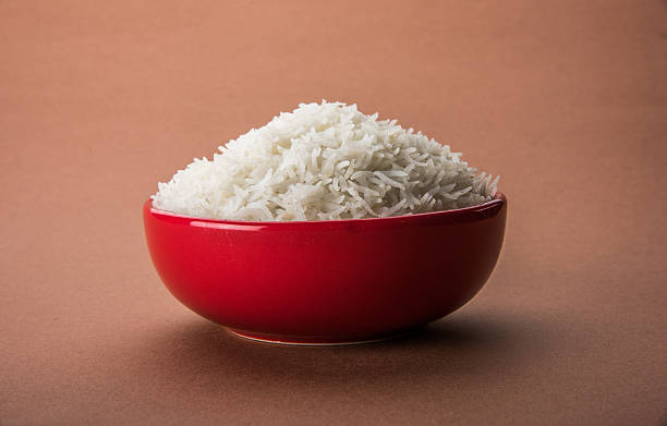 シンプルなホワイトや basamati たインド米の陶器のボウル - clipping path rice white rice basmati rice ストックフォトと画像
