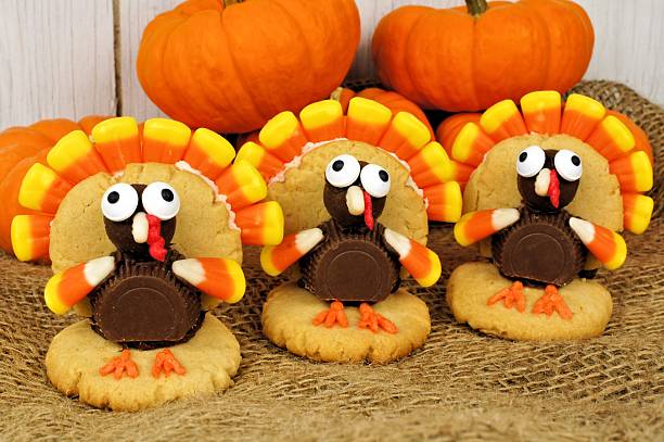istock Thanksgiving turkey shaped cookies 519558011