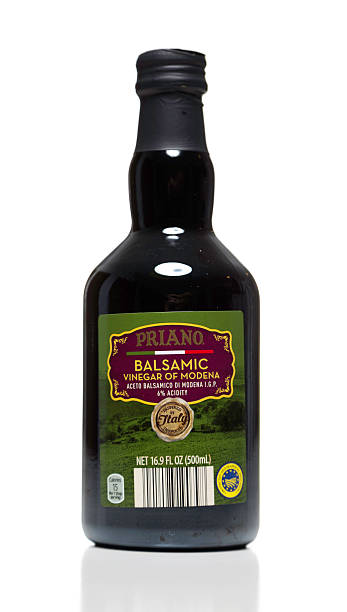 priano aceto balsamico di modena bottiglia - vinegar balsamic vinegar modena italy foto e immagini stock