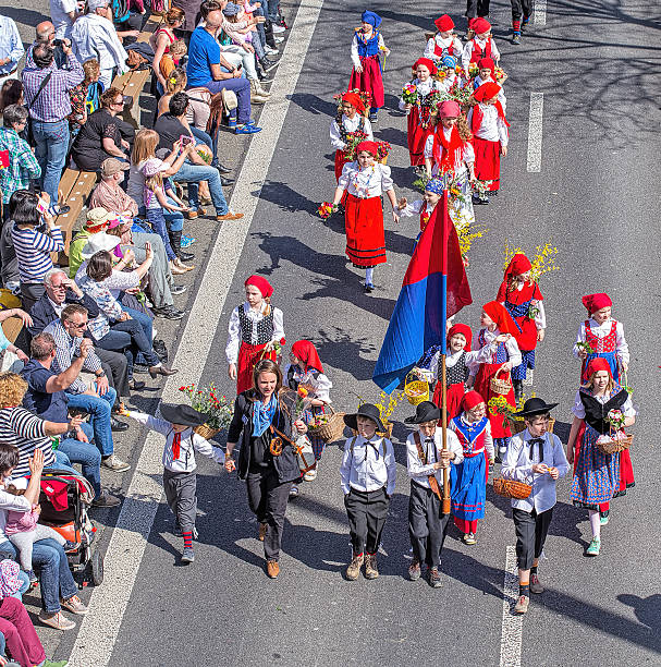 primavera desfile de natal em zurique - sechseläuten - fotografias e filmes do acervo