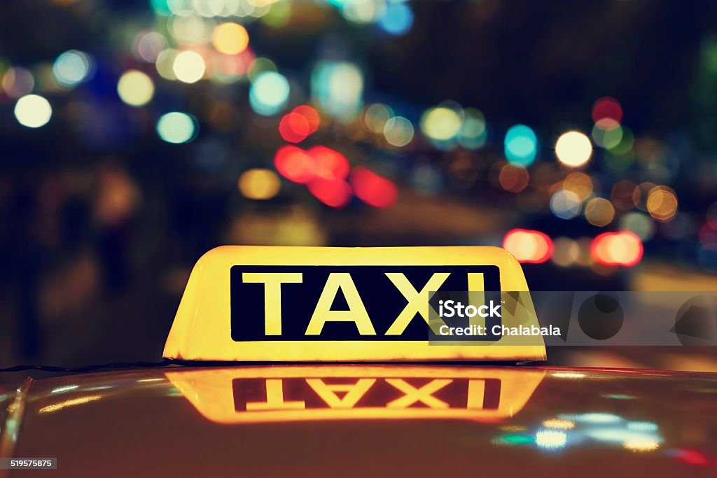 taxi la noche - Foto de stock de Taxi libre de derechos