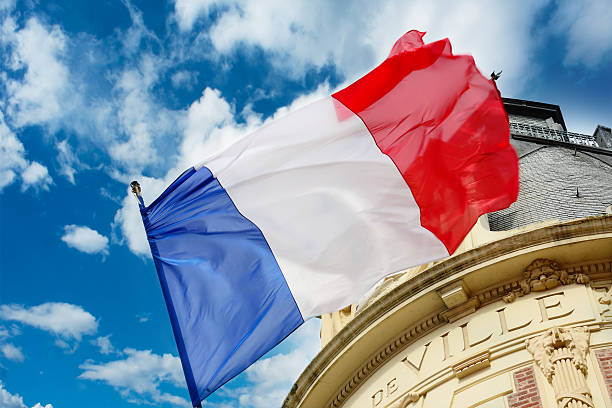 bandeira da frança derrogação sobre alguns hotel de ville - french flag imagens e fotografias de stock