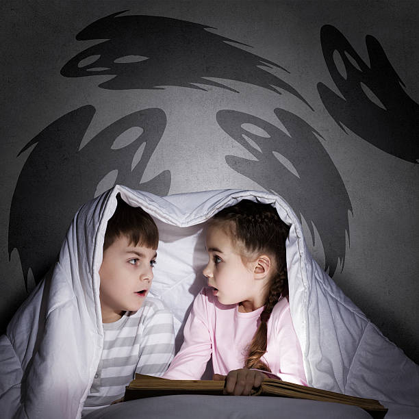 dzieci koszmary, - child bedtime imagination dark zdjęcia i obrazy z banku zdjęć