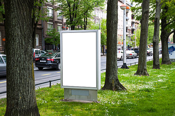 outdoor na rua - poster window display billboard blank imagens e fotografias de stock