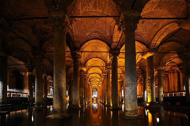 underground basilica cistern yerebatan sarnici in istanbul, turkey - yerebatan sarnıcı fotoğraflar stok fotoğraflar ve resimler