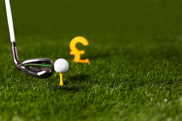 golf und geld - pound symbol environment grass currency stock-fotos und bilder