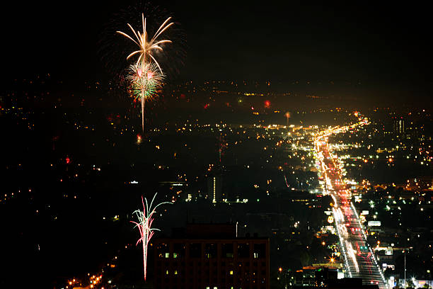 솔트 레이크 시티 엔젤드라 일-연도 - firework display pyrotechnics cityscape high up 뉴스 사진 이미지