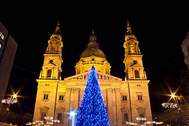 istock Christmas fair before the Saint Stephen's Basilica 519649589
