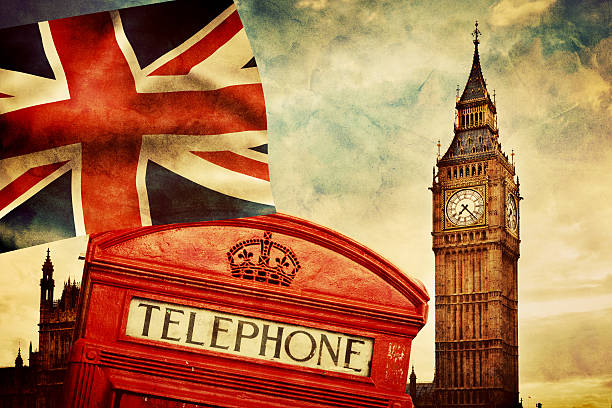 記号のロンドン、イングランド、英国 - red telephone box ストックフォトと画像