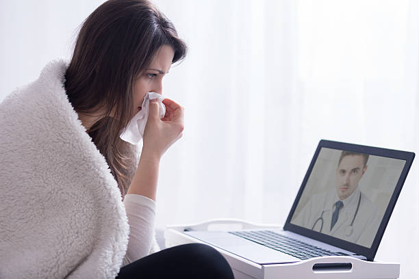 me parece que sólo una muy mal fría - video conference camera fotografías e imágenes de stock