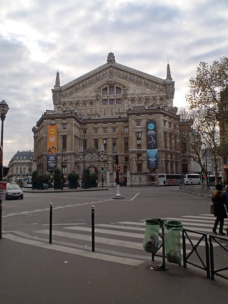 paris-ópera de garnier - opera garnier european culture vertical tourist fotografías e imágenes de stock